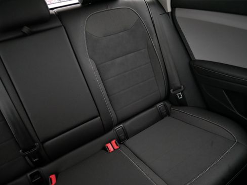 Used 2024 Volkswagen Taos SE w/ Panoramic Sunroof Package image 14