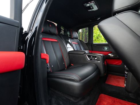 Used 2022 Rolls-Royce Cullinan Black Badge w/ Dark Exterior Package AWD/4WD image 80