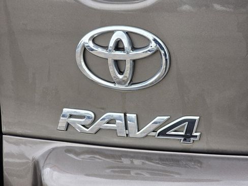 Used 2011 Toyota RAV4 4WD image 12