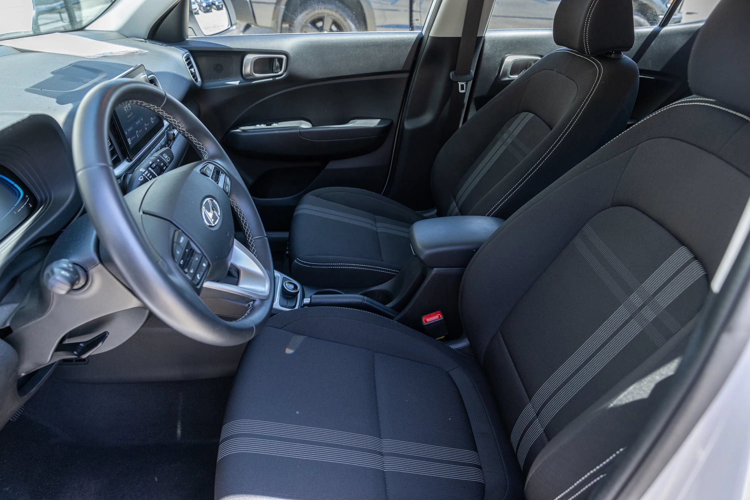 Used 2025 Hyundai Venue SEL FWD image 19
