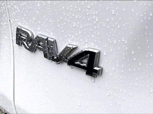 Used 2019 Toyota RAV4 XLE image 10