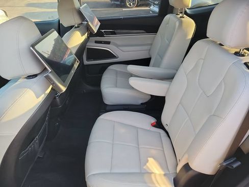 Used 2022 Kia Telluride EX w/ EX Premium Package AWD/4WD image 13