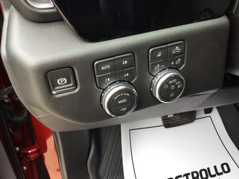 New 2026 GMC Sierra 1500 SLT AWD/4WD image 12