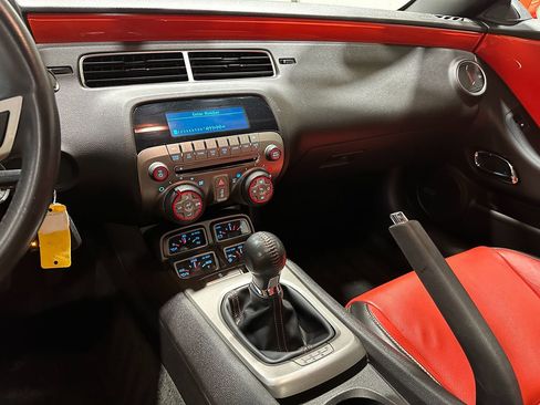 Used 2010 Chevrolet Camaro SS w/ Interior Accent Trim Package image 31