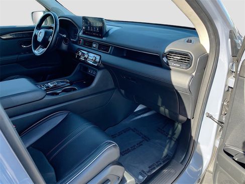 Used 2023 Honda Pilot Elite image 32