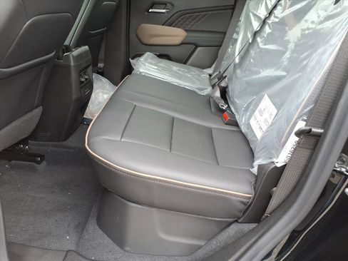 New 2026 GMC Canyon Denali image 11