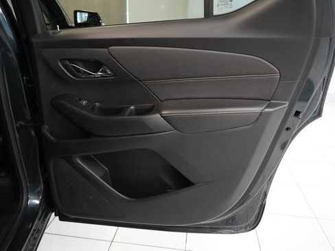 Used 2020 Chevrolet Traverse LT FWD image 32