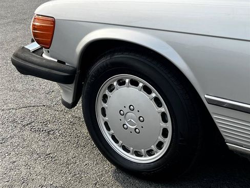 Used 1987 Mercedes-Benz 560 SL image 3