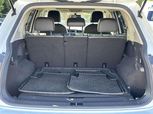 Used 2021 Volkswagen Tiguan SE w/ Panoramic Sunroof Package image 10