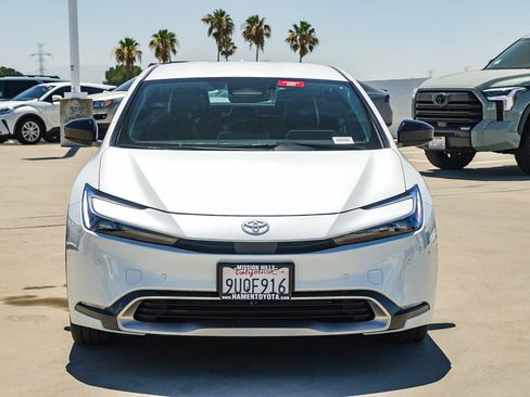 Used 2025 Toyota Prius Plug-In Hybrid FWD image 2