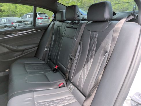 Used 2022 BMW M550i xDrive w/ Dynamic Handling Package image 35