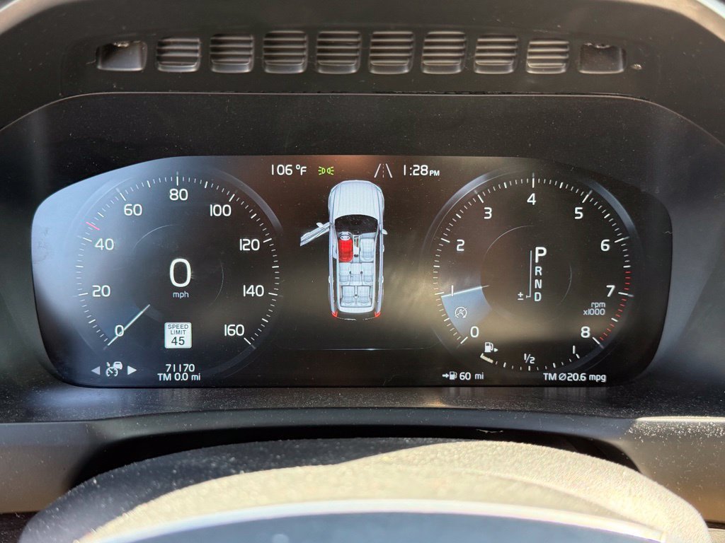 Used 2017 Volvo XC90 T6 Momentum w/ Vision Package AWD/4WD image 24