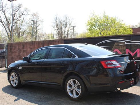 Used 2017 Ford Taurus SE FWD image 3