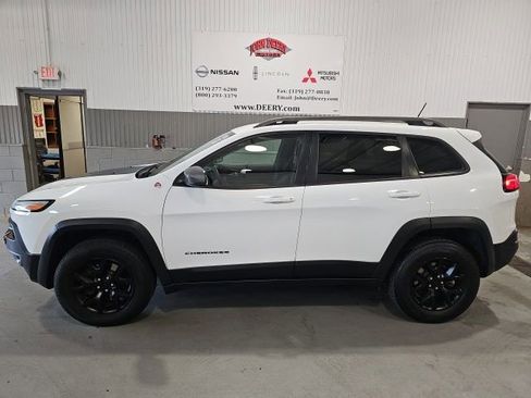 Used 2015 Jeep Cherokee Trailhawk w/ Leather Interior Group AWD/4WD image 7