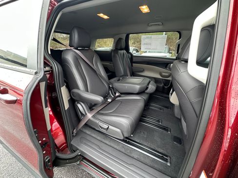 New 2026 Kia Carnival image 14