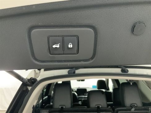 Used 2023 Nissan Pathfinder SL AWD/4WD image 9