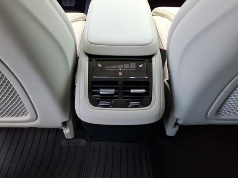 New 2026 Volvo XC90 B6 Ultra w/ Protection Package Premier AWD/4WD image 8