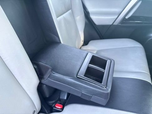 Used 2018 Toyota RAV4 Limited AWD/4WD image 39