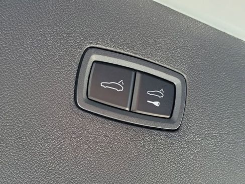 New 2026 Porsche Cayenne Base image 18