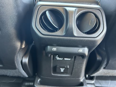 Used 2024 Jeep Wrangler Unlimited Sahara AWD/4WD image 15