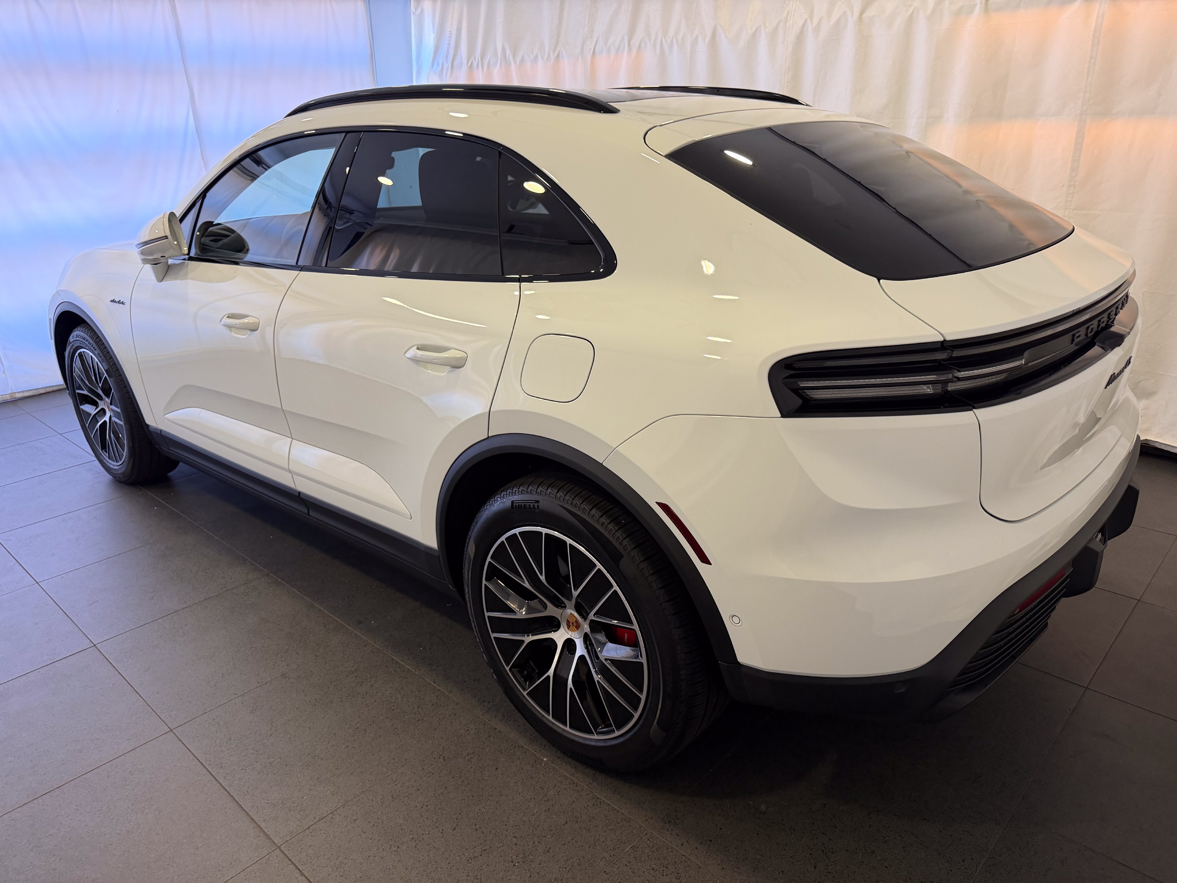 Certified 2026 Porsche Macan 4S Electric AWD/4WD image 3