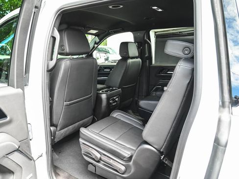 Used 2025 GMC Yukon XL Denali AWD/4WD image 30