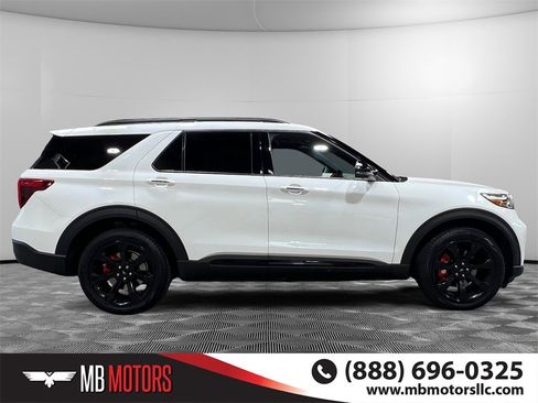 Used 2023 Ford Explorer ST w/ Technology Package image 2