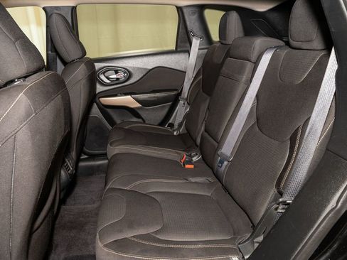 Used 2017 Jeep Cherokee Latitude image 7