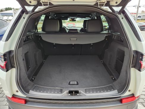 Certified 2023 Land Rover Discovery Sport SE image 8