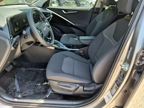 Used 2025 Kia Niro LX FWD image 24