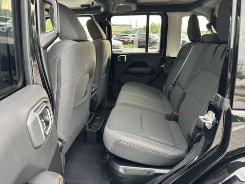 Used 2025 Jeep Wrangler Unlimited Sahara AWD/4WD image 26