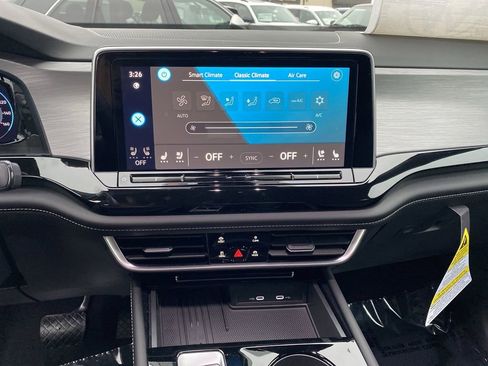 New 2025 Volkswagen Atlas Cross Sport SE image 8