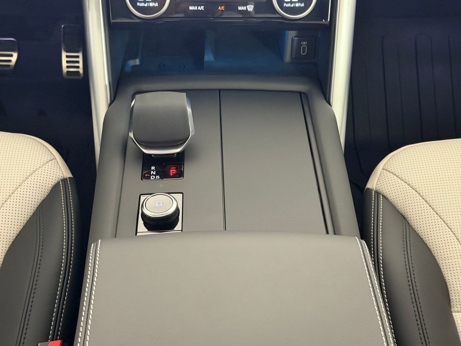 New 2026 Land Rover Discovery Limited Edition AWD/4WD image 19