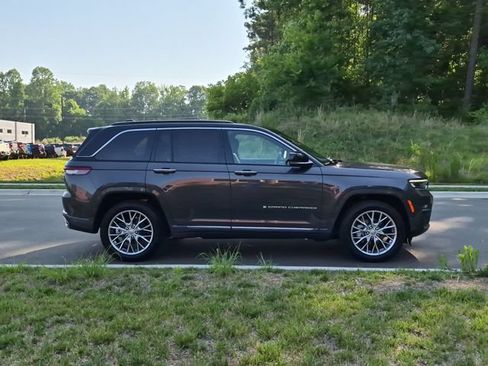Used 2025 Jeep Grand Cherokee Summit AWD/4WD image 14
