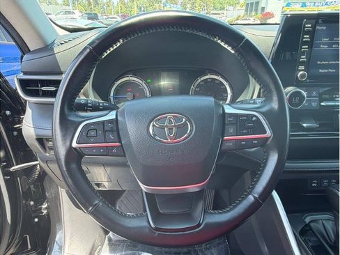 Used 2022 Toyota Highlander LE AWD/4WD image 8