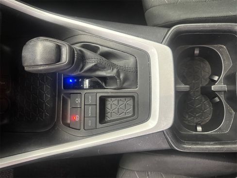 Used 2022 Toyota RAV4 XLE image 31