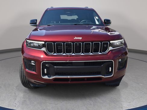 Used 2025 Jeep Grand Cherokee L Overland w/ Advanced Protech Group III AWD/4WD image 3