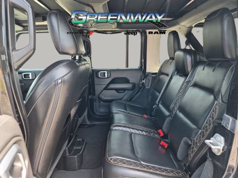 Used 2022 Jeep Wrangler Unlimited Sahara AWD/4WD image 15
