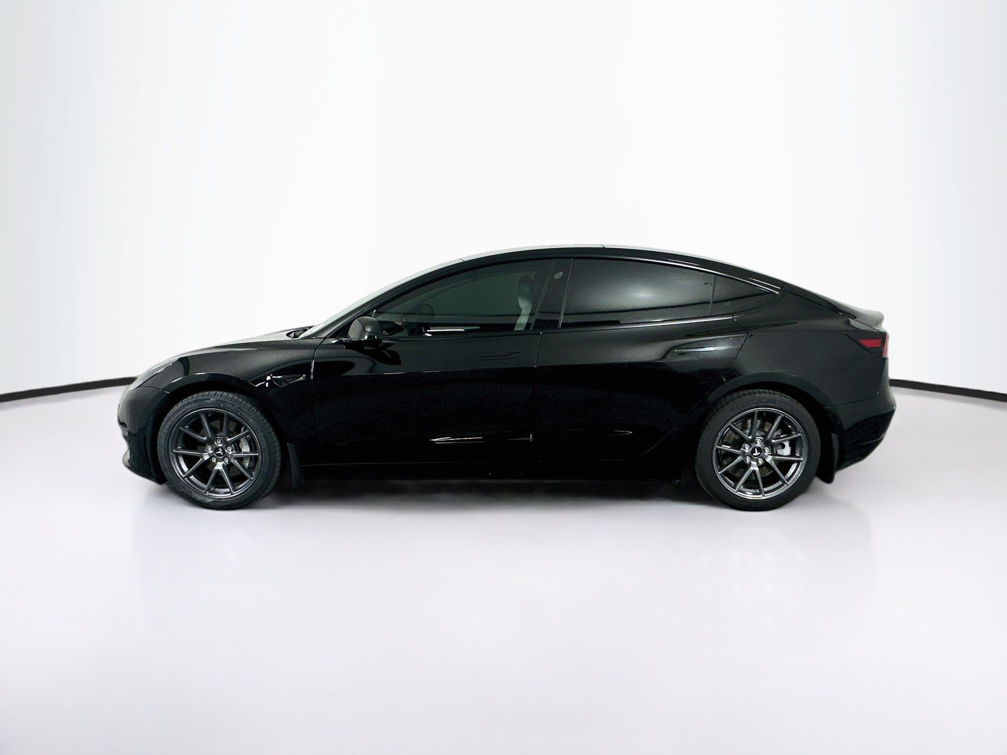 Used 2021 Tesla Model 3 Standard Range Plus RWD image 4