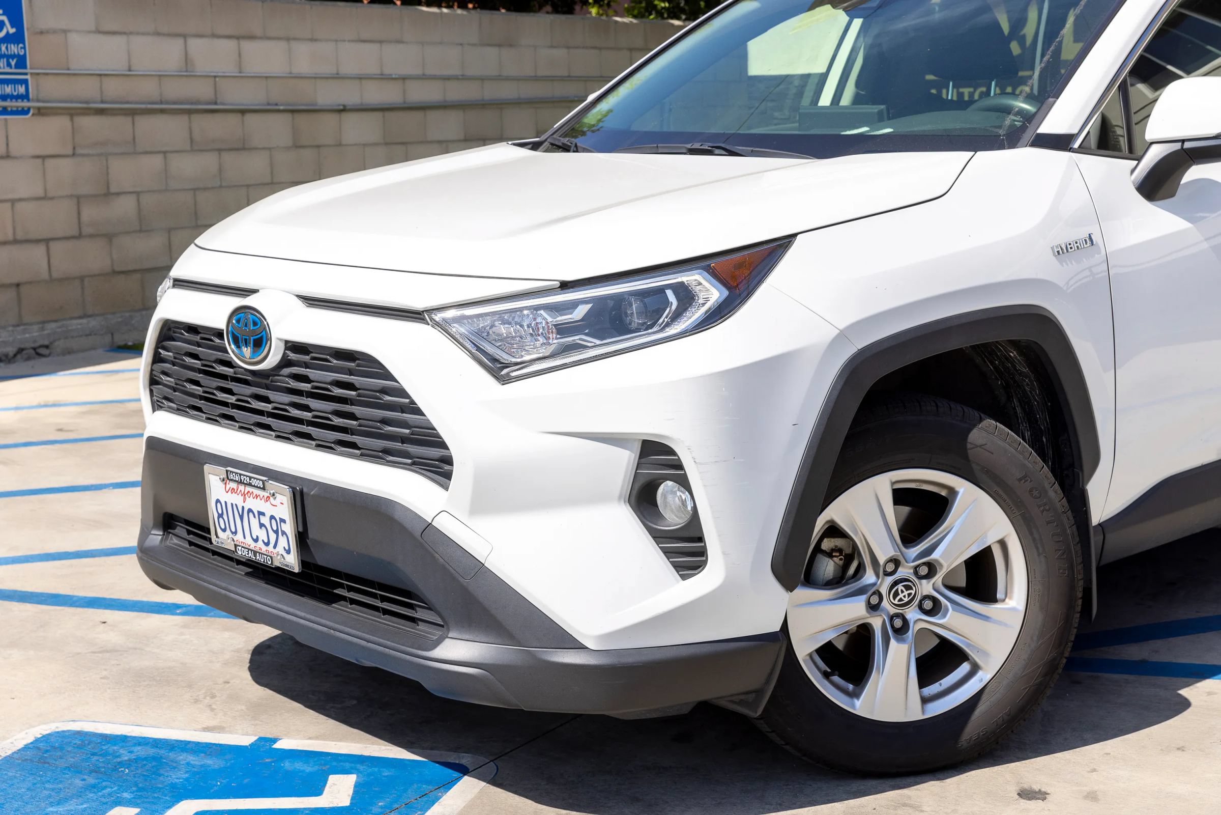 Used 2021 Toyota RAV4 XLE w/ XLE Grade Weather Package AWD/4WD image 8