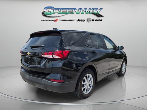 Used 2023 Chevrolet Equinox LS w/ LS Convenience Package FWD image 3