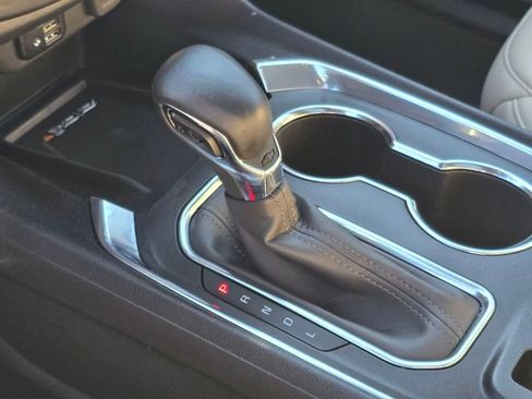 Used 2023 Chevrolet Traverse LT w/ LT Premium Package image 24