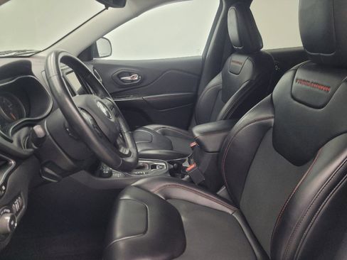 Used 2019 Jeep Cherokee Trailhawk w/ Cold Weather Group image 16