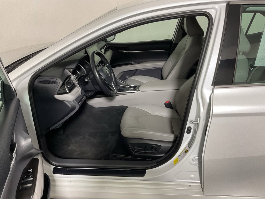 Used 2022 Toyota Camry XLE w/ Cold Weather Package FWD image 19