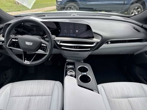 Used 2024 Cadillac Lyriq Luxury RWD image 5