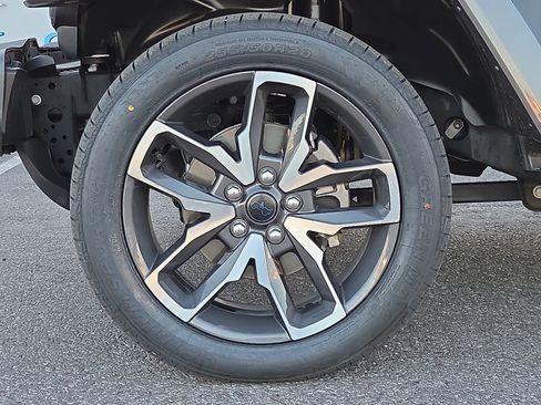 Used 2024 Jeep Wrangler Unlimited image 5