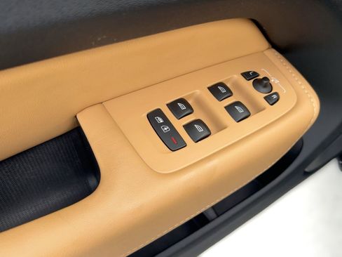 Used 2023 Volvo XC60 B5 Ultimate w/ Climate Package image 21