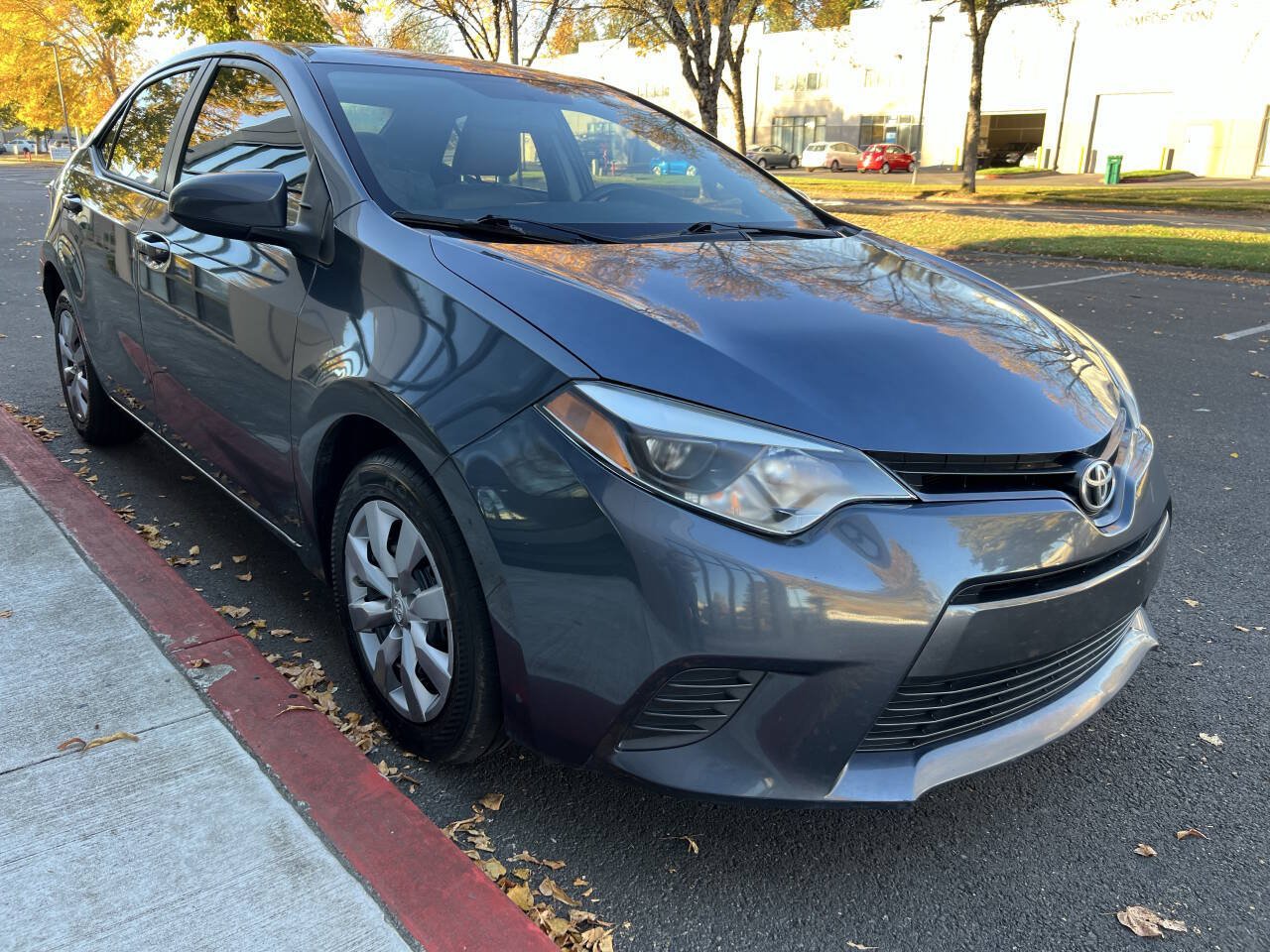 Used 2016 Toyota Corolla LE FWD image 2