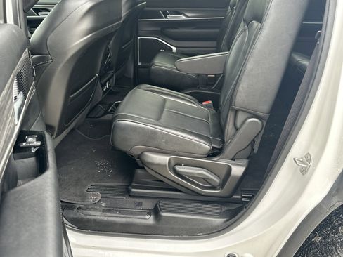 Used 2024 Jeep Wagoneer Series II image 17