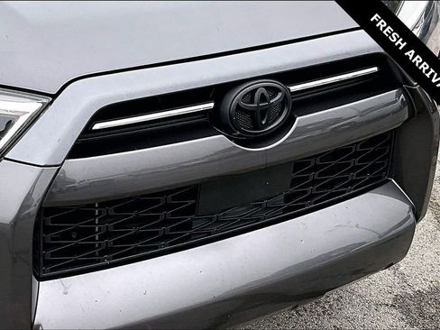 Used 2021 Toyota 4Runner SR5 Premium w/ Moonroof Package AWD/4WD image 33